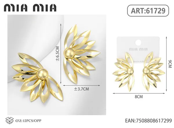 Aretes de flor calada dorados