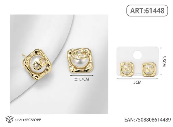 Aretes cuadrados con perla y logo, dorados