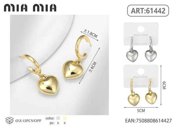 Argollas doradas con dije de corazón