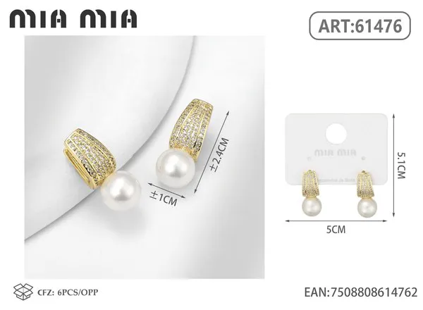 Aretes de perla dorados con circonias