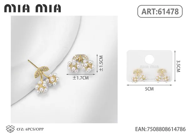 Aretes de racimo de perlas dorados