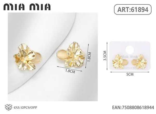 Aretes de flor dorada de pétalos