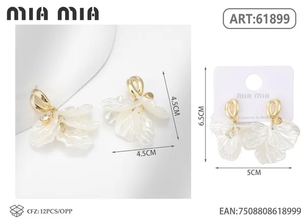 Aretes de flor blanca con pétalos y circonia