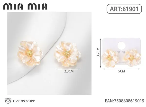 Aretes de flor satinada color durazno