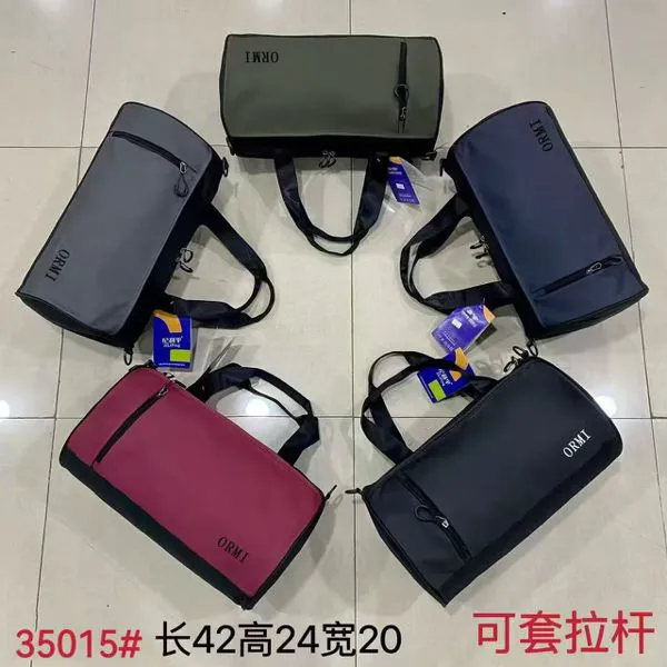 Bolsa deportiva tipo cilindro con funda para maleta