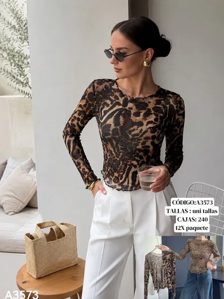 Blusa de manga larga con estampado animal
