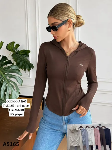 Chaqueta deportiva con capucha