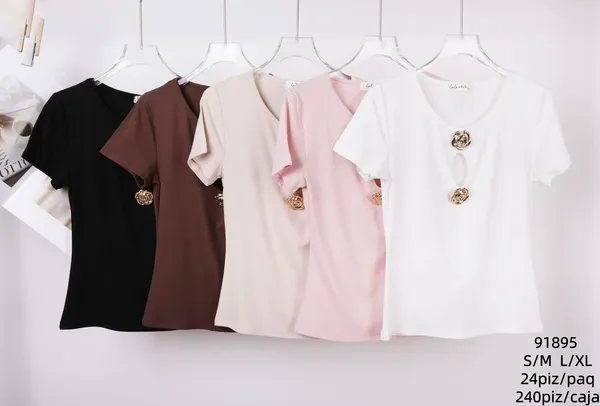 Playera de manga corta con detalle de rosas-91895