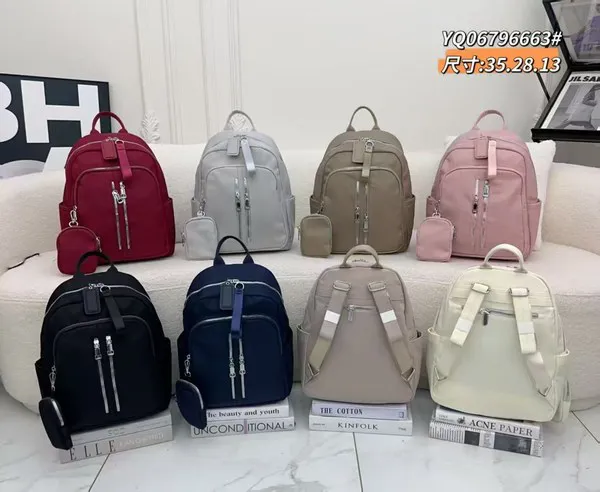 Mochila de nailon con múltiples bolsillos