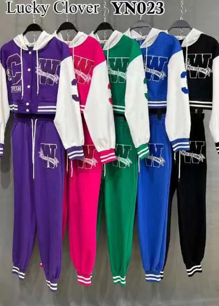 Conjunto deportivo con sudadera con capucha