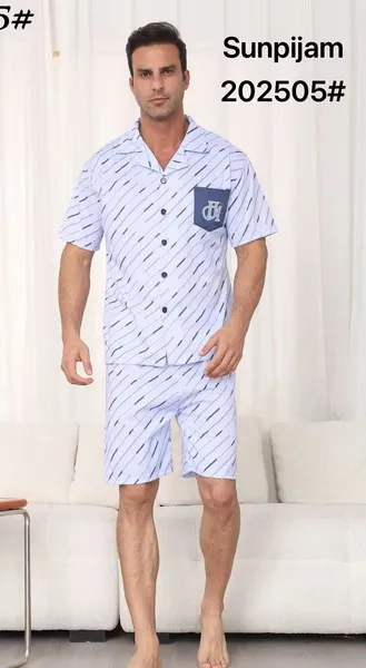 Pijama de hombre tipo camisa de manga corta con short, azul claro de rayas con botones