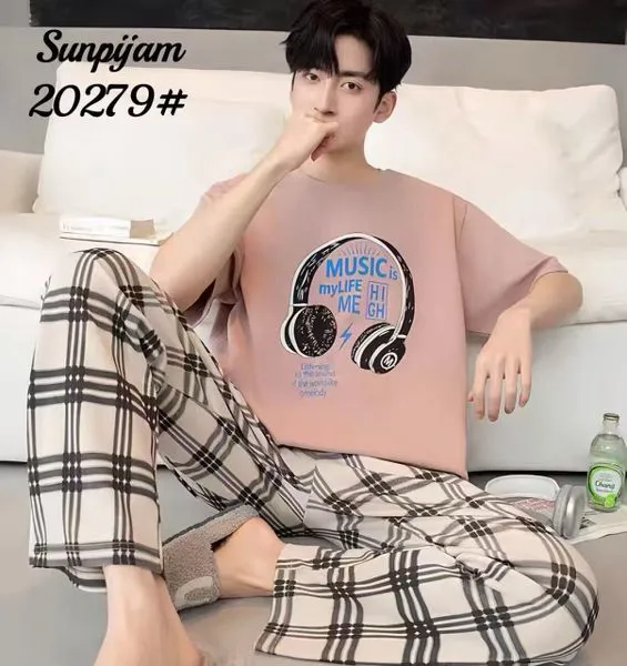 Pijama de hombre de manga corta con pantalón largo a cuadros, playera rosa estampada