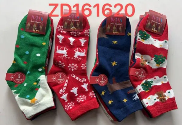 Calcetines navideños con árboles