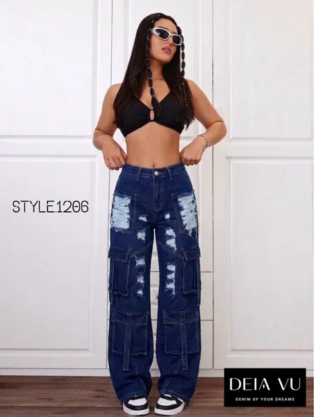 Pantalón cargo tipo mezclilla rasgado