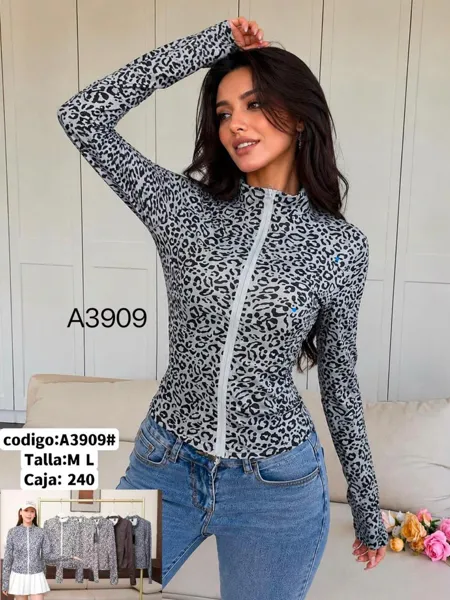 Blusa con cierre y estampado animal print
