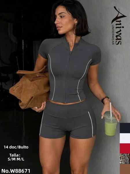Conjunto de camiseta de manga corta con cremallera y pantalón corto W88671