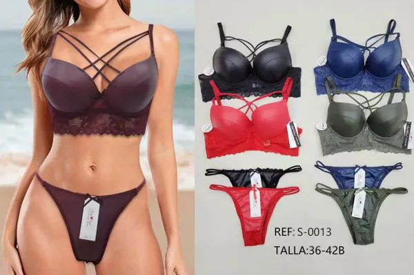 Conjunto de sostén con tiras y tanga