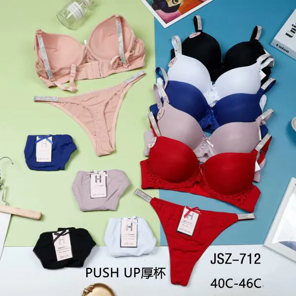 Conjunto de sostén push-up y tanga