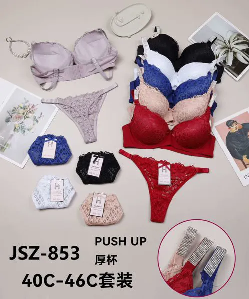 Conjunto de sostén push-up con calzón copa C