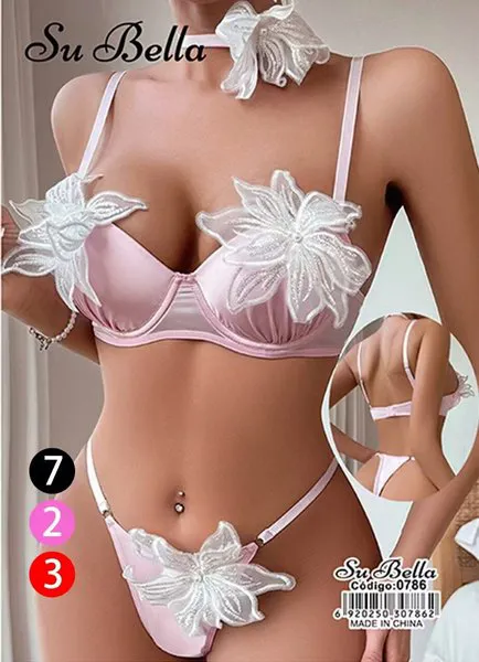 Conjunto de lencería rosa con flores bordadas