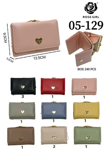 Cartera con broche de corazón