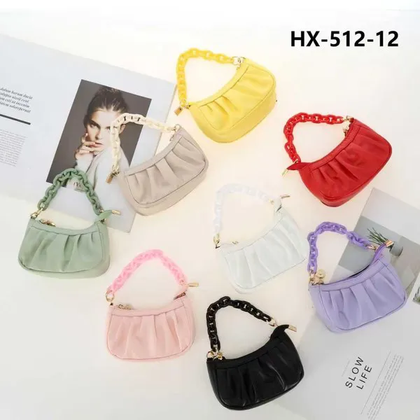Bolsa de hombro tipo nube con cadena