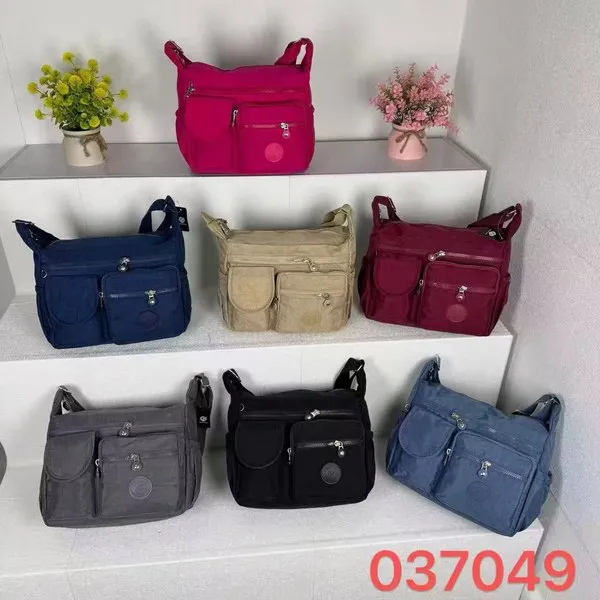 Bolsa cruzada de nylon con bolsillos