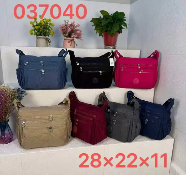 Bolsa cruzada con múltiples bolsillos