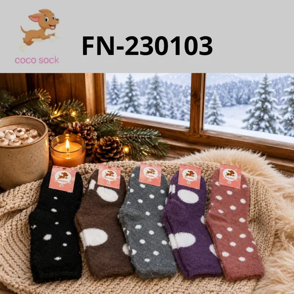 Calcetines de felpa con lunares