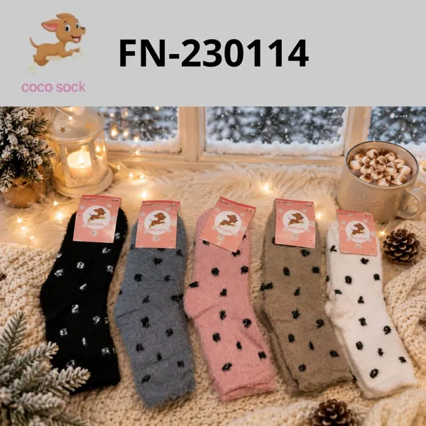 Calcetines de felpa con lunares