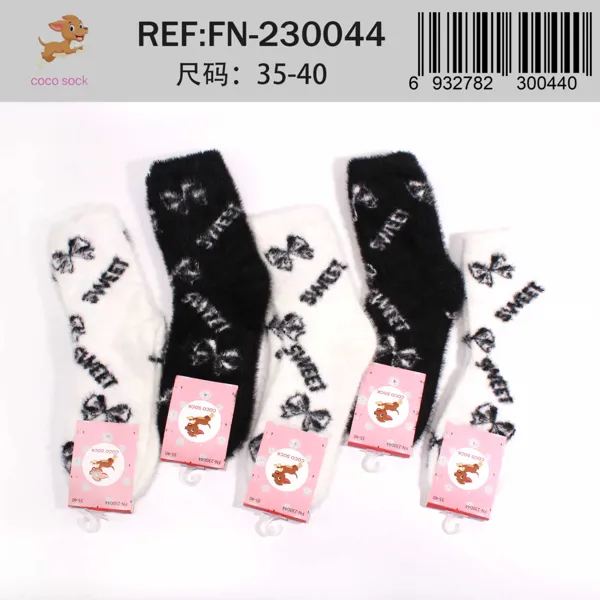 Calcetines de felpa con moños