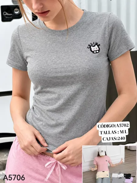 Camiseta con gatito bordado