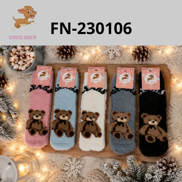 Calcetines de peluche con diseño de oso