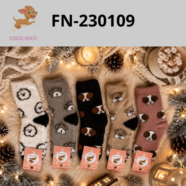 Calcetines de felpa con diseño de perritos