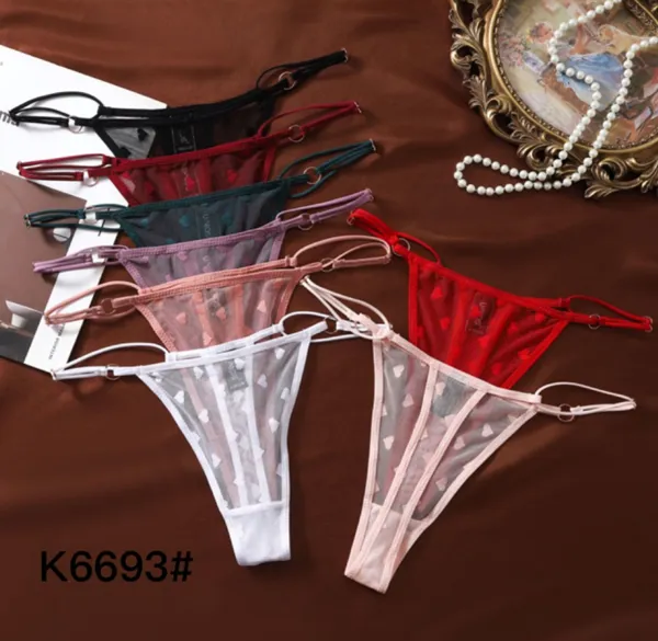 Tanga de malla con corazones