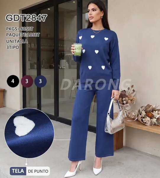 Conjunto de suéter y pantalón