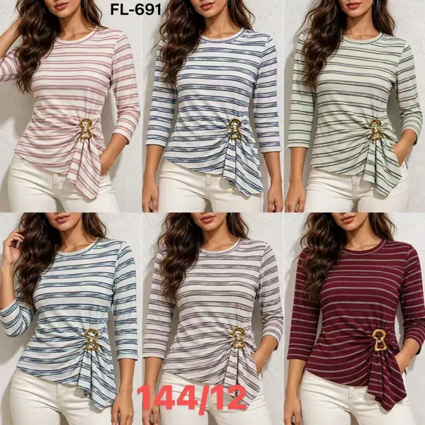 Blusa de rayas con detalle de hebilla