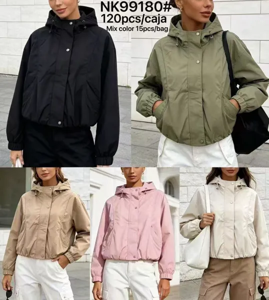 Chaqueta corta con capucha
