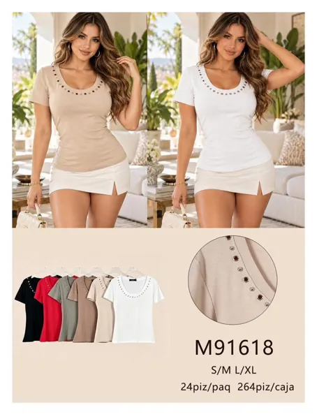 Playera con cuello redondo y detalles de remaches