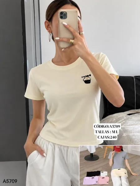 Camiseta básica con bordado