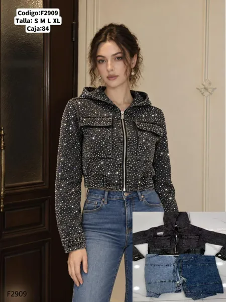 Chaqueta con capucha y pedrería