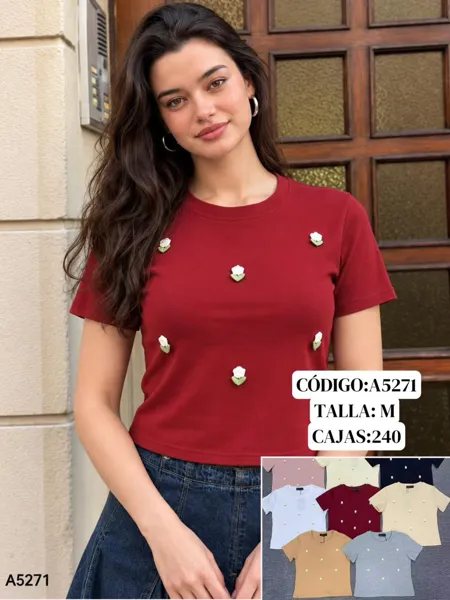 Playera con aplicaciones florales