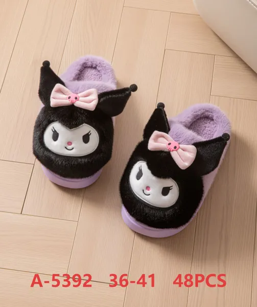 Pantuflas de felpa de Kuromi con moño para mujer