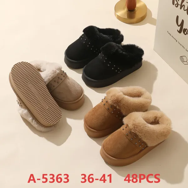 Pantuflas de plataforma de ante con tachuelas y forro de felpa para mujer