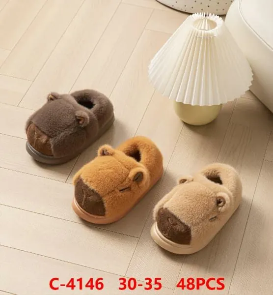 Pantuflas de felpa con diseno de capibara para ninos