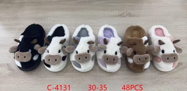 Pantuflas de felpa con diseno de vaquita para ninos