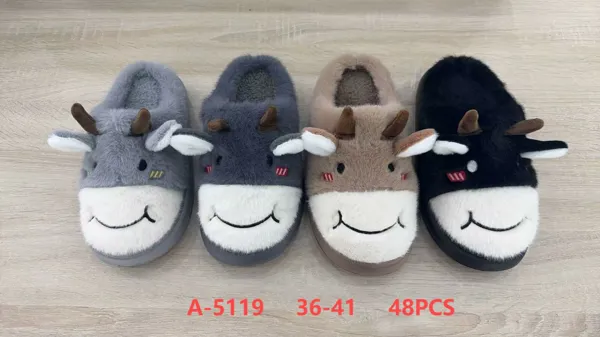 Pantuflas de felpa con diseno de vaquita para mujer