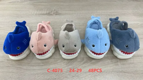 Pantuflas de felpa con diseno de tiburon para ninos