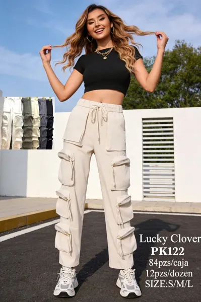 Pantalones cargo con múltiples bolsillos