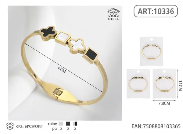 Brazalete de acero inoxidable dorado con cuatro dijes de trébol y cuadros